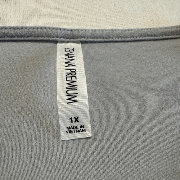 Zenana Premium Gray Ruffle Hem Women's Top Size 18 - Picture 4 of 9